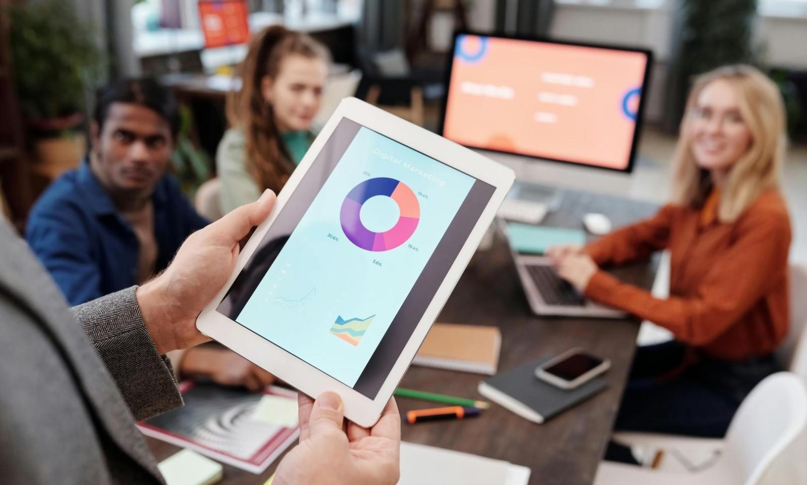 Analytische Darstellung von SEO-Metriken und Ranking-Entwicklung