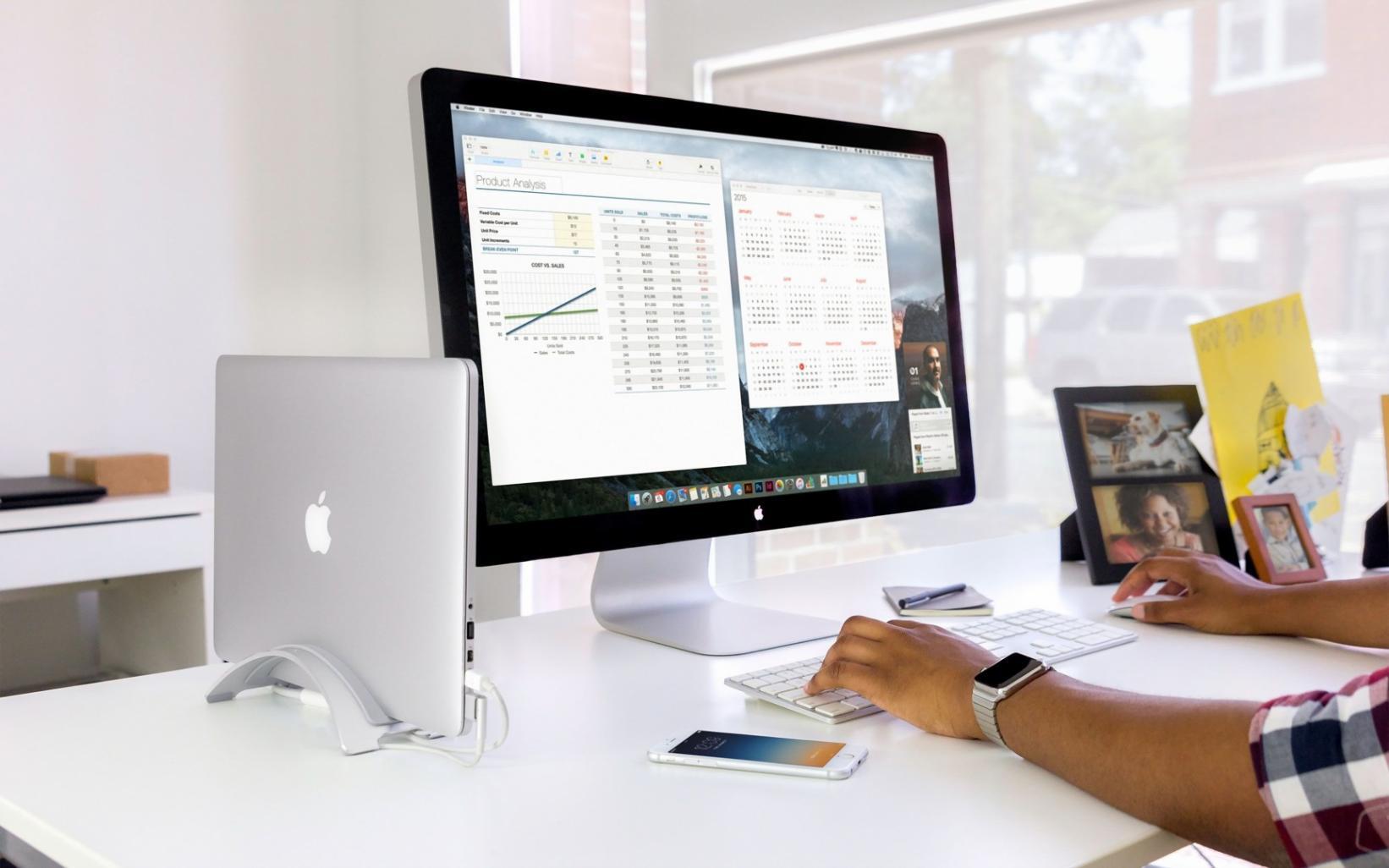 Bildschirm zeigt strukturierte Datenvalidierung während Live-Demonstration